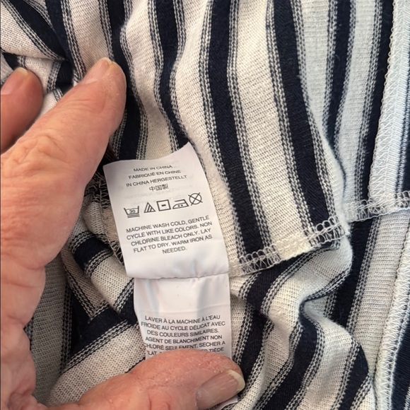 🎉SALE🎉Madewell Black and White Fitted Tee with Short Sleeves - Picture 8 of 10